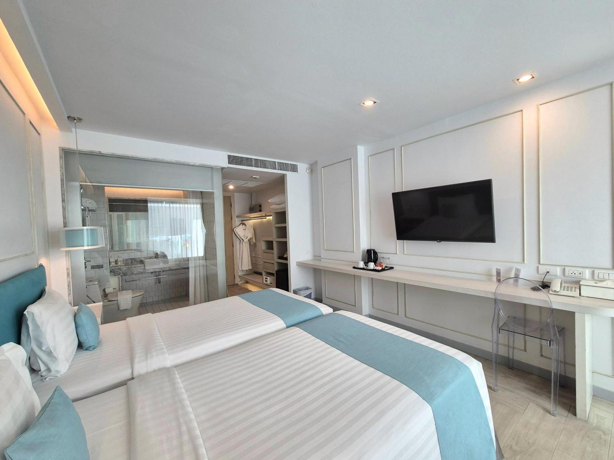 Khách sạn The Bloc Phuket - Sha Extra 4*
