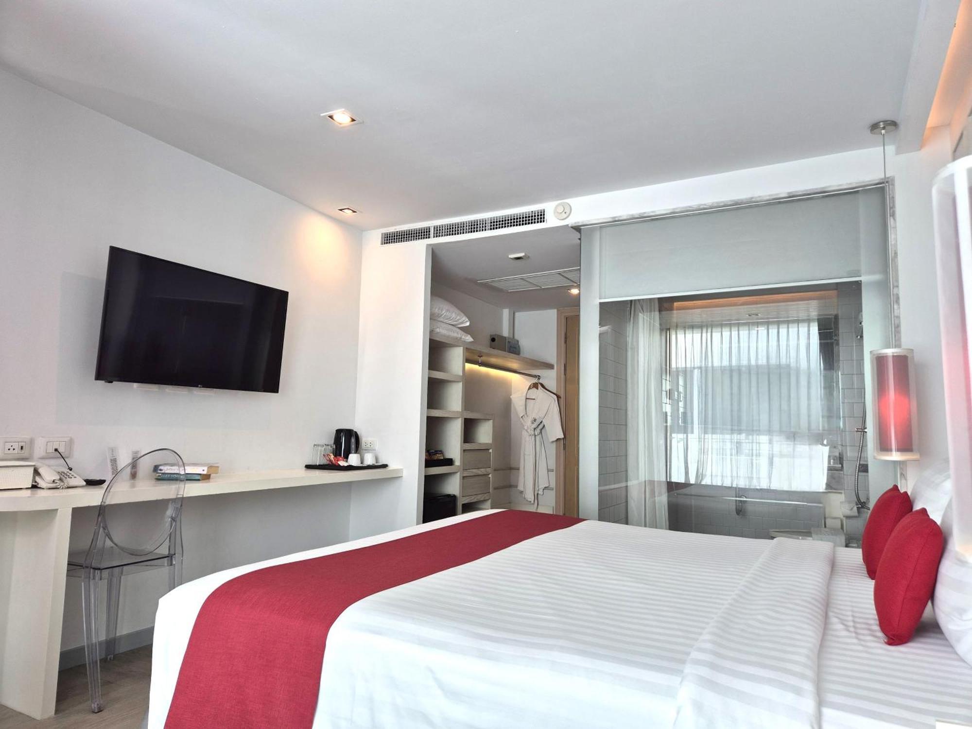 Khách sạn The Bloc Phuket - Sha Extra